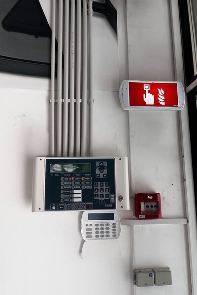 KIV Electro Systems - Servicii complete instalatii electrice si securitate